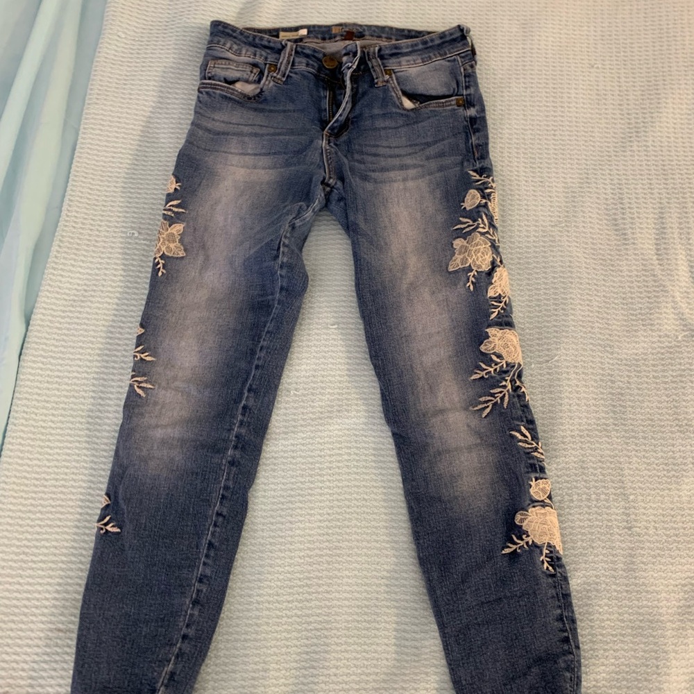 White Roses Embroidered Blue Jeans
